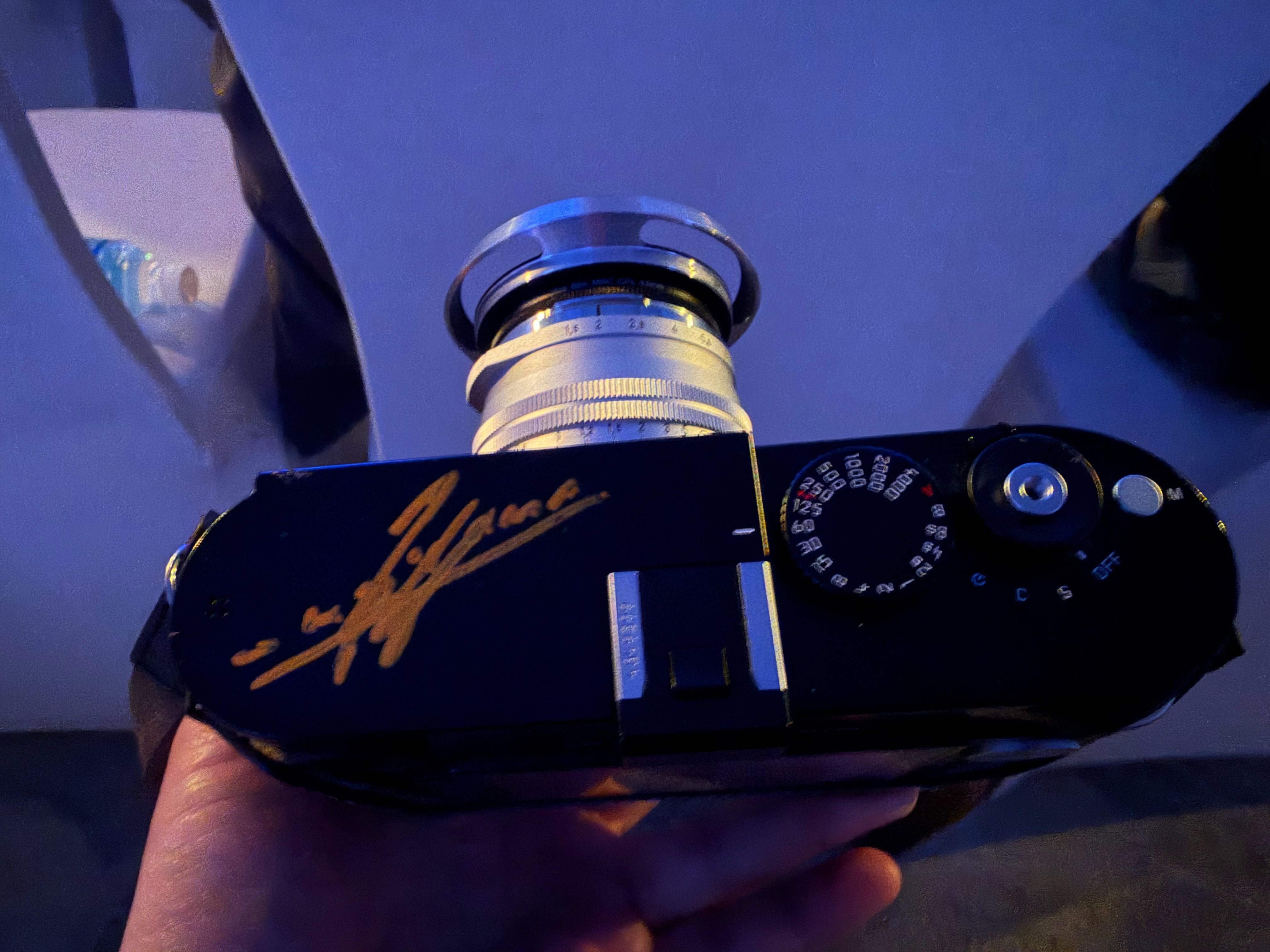 这台莱卡有点不一样带着法拉利Enzo设计师的签名 