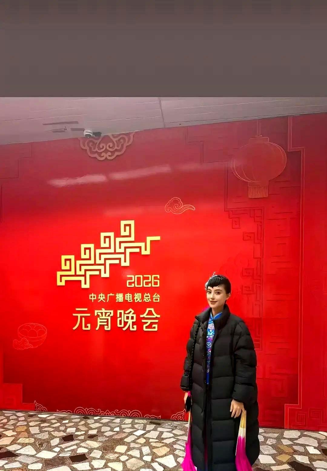 你敢信？陕北秧歌指挥两天涨粉十万，直接登上了央视元宵晚会。
 
之前榆林过大年展