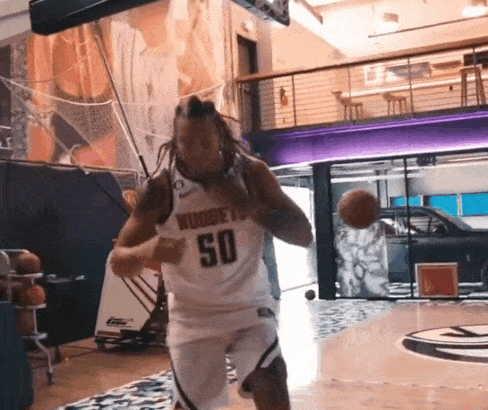 NBA的球衣质量都这么差吗？不止戈登了，球场上经常有球员直接撕烂球衣的，是他们力
