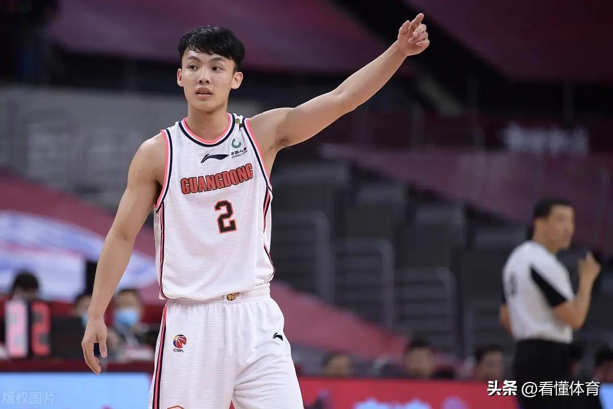 徐杰在场上这样的待遇，还是广东队国内核心吗？

完完全全没有一点球权啊，打深圳队