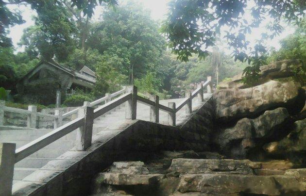 #不妨和一些不合适的人说再见##情感# 你不要再迷失自我去迎合和讨好任何人，因为