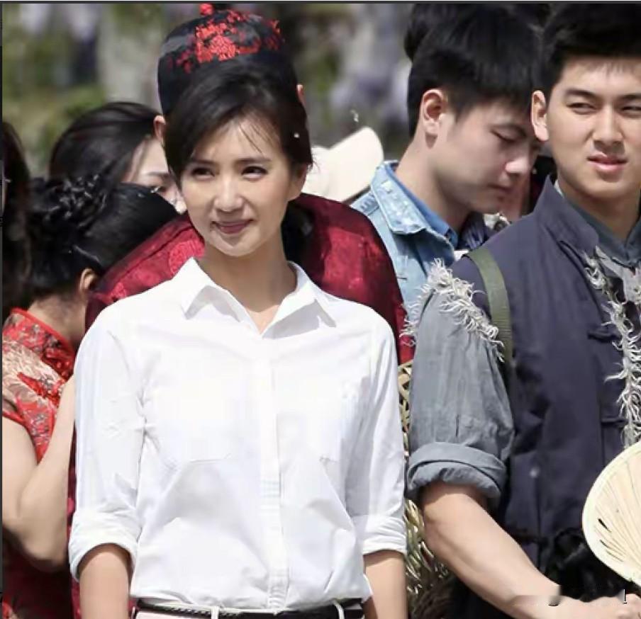 我怀疑过陈好是“恋爱脑”，  
也怀疑过她图的是什么，  
但我万万没想到的是，