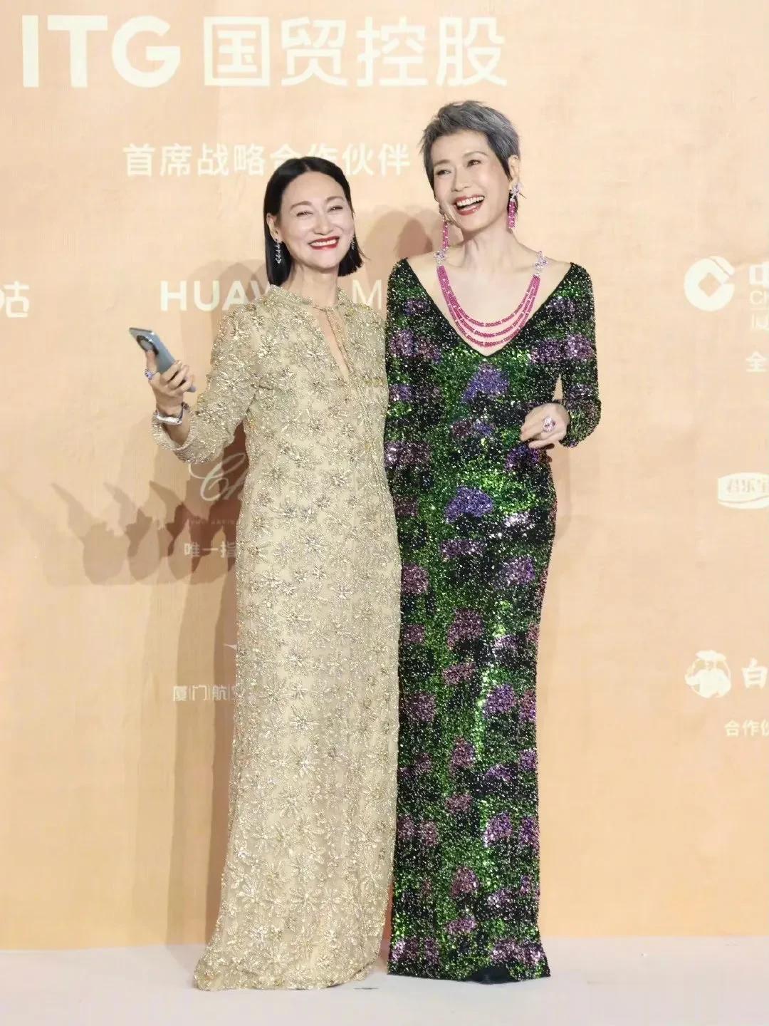 金鸡奖最佳女配角不是叶童。
叶童在《我爱你》中的表演居然输给……
我很想和评委们