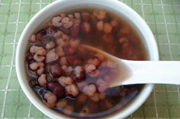 北京这天气真是没辙，下过雨更像焖炉，我往沙发上一坐，汗珠子顺着脖子往下淌，感觉自