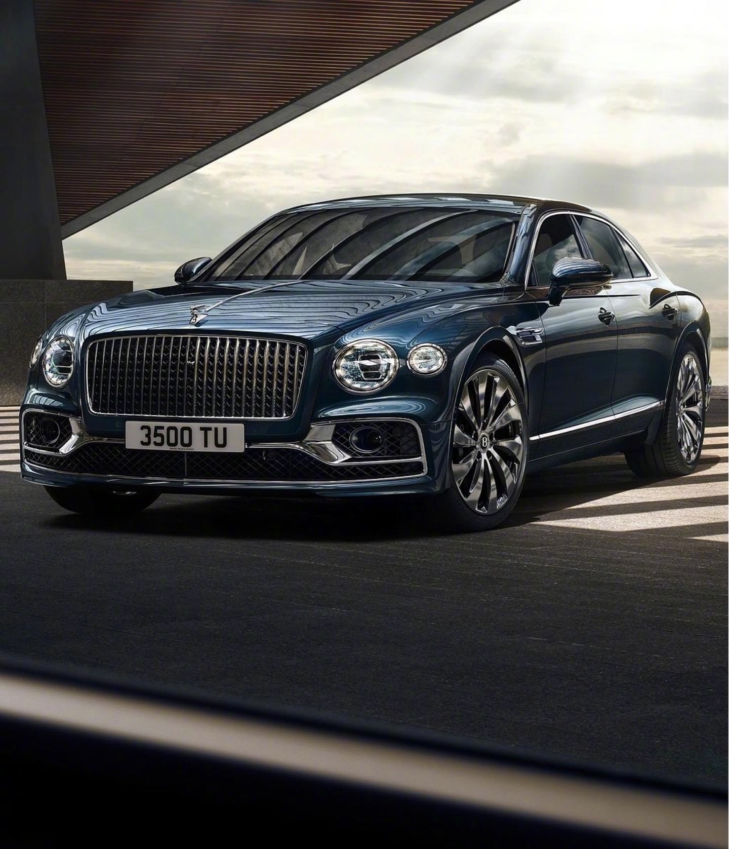 Bentley Flying Spur太鸡儿帅了[舔屏] ​​​