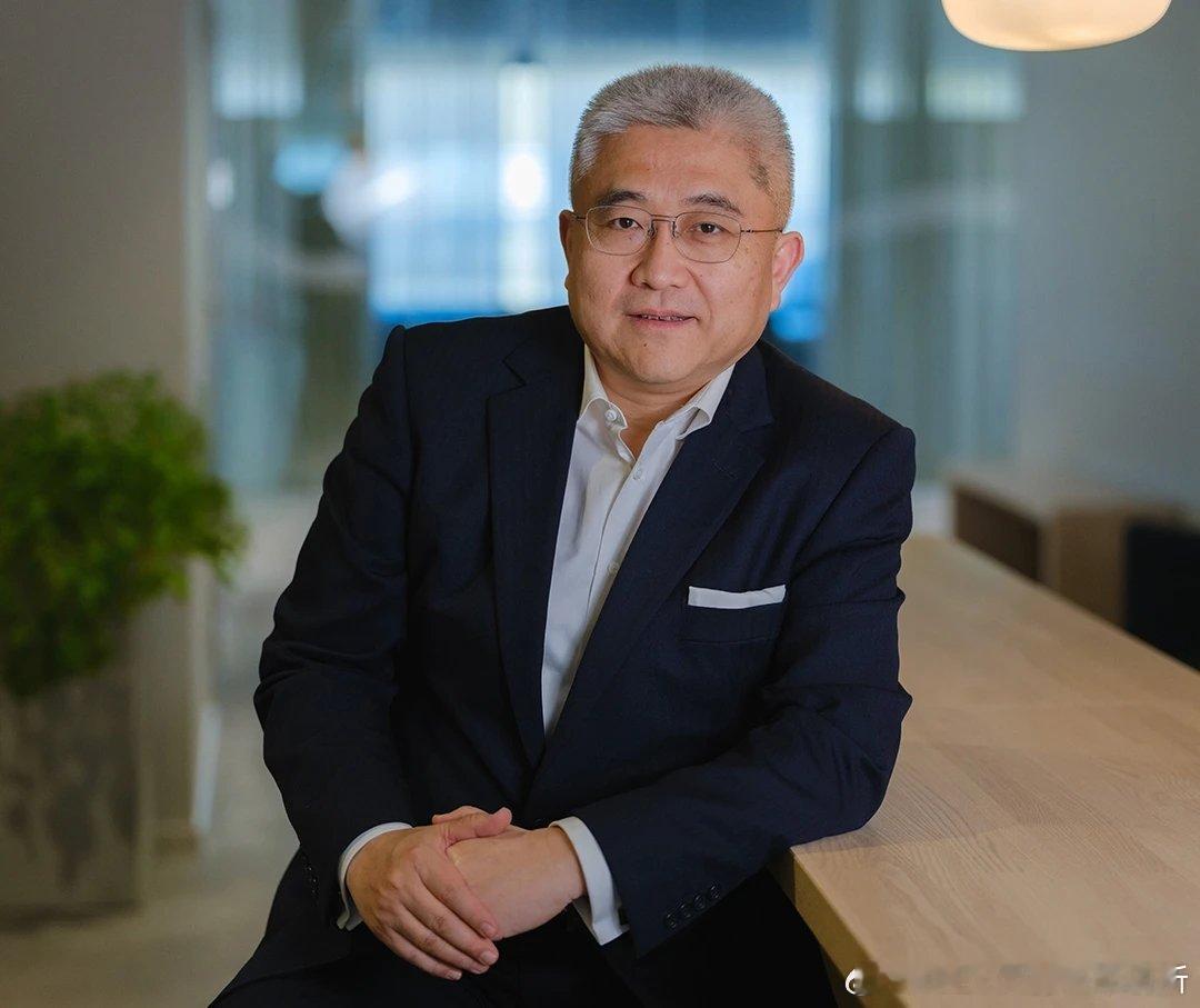 段建军接替袁小林，执掌沃尔沃大中华区，任大中华区总裁兼CEO。大吉利在下一盘大棋