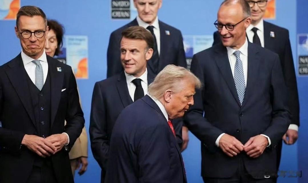 特朗普谈乌克兰选举：
问：【你觉得乌克兰是不是该举行选举了？】
特朗普：“已经拖