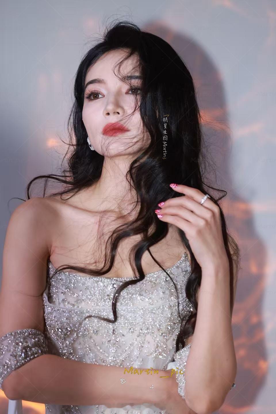 代斯 代斯心光年度盛典生图氛围感这块儿咱姐也是拿捏住了心光年度时尚盛典