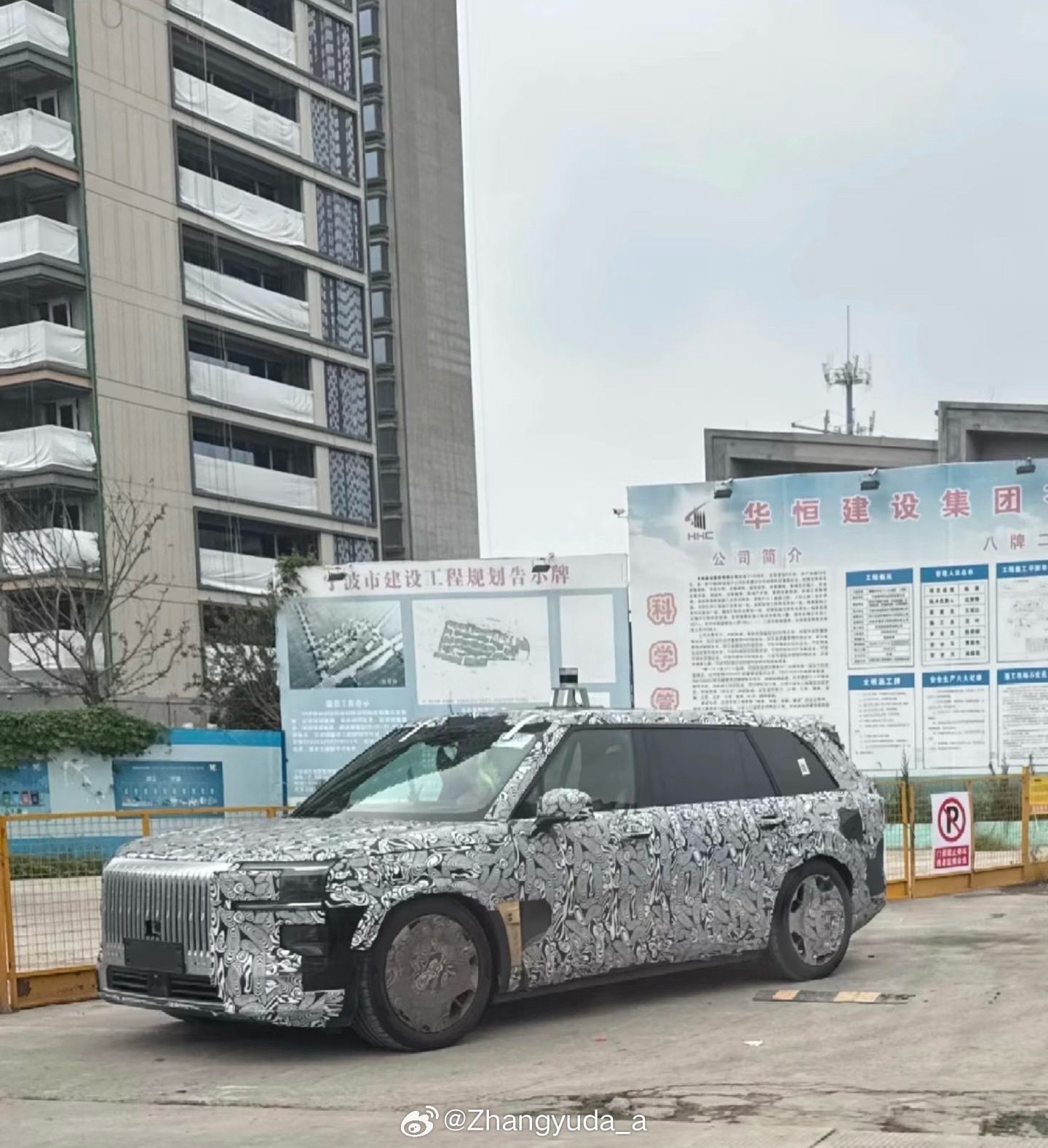 极氪9X这么长轴距这是叫9X鎏金版还是9X光辉？ 