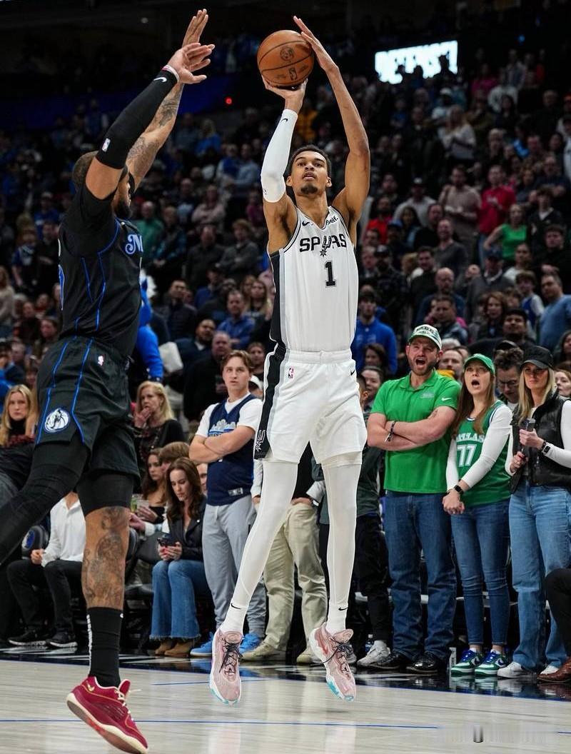 大千世界，无奇不有。
NBA总决赛第2场比赛的剧情，
与我们CBA第2场的结局太