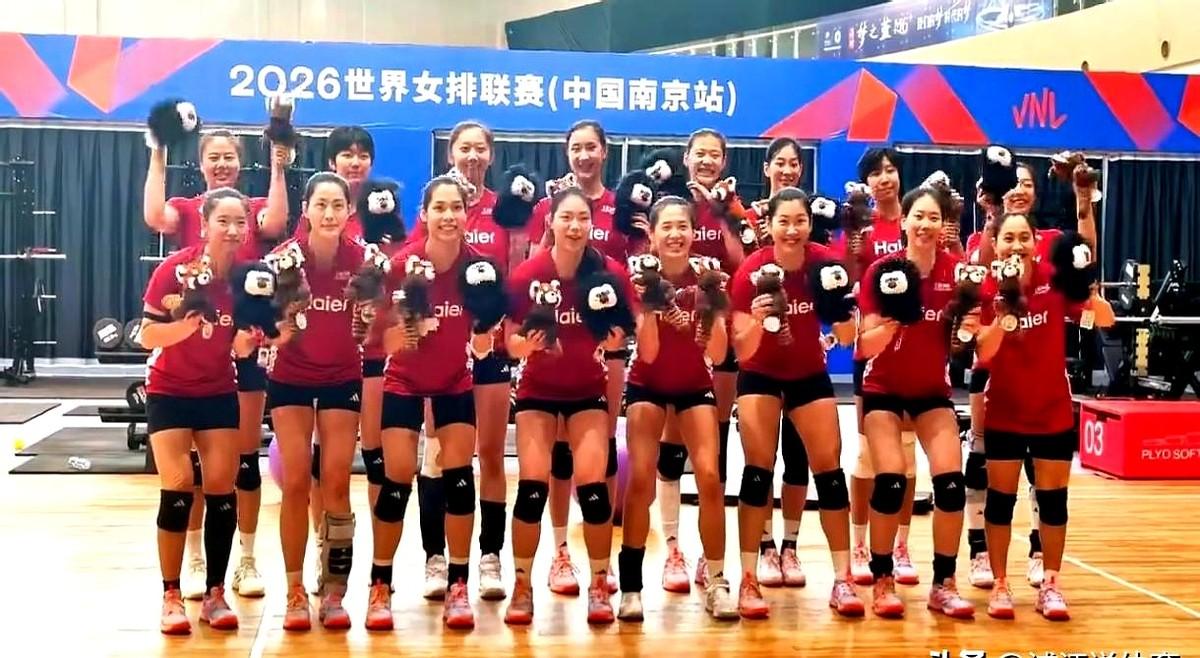 南京站大战在即，中国女排宣传视频里，却少了王媛媛、王梦洁两位老将的身影。

视频