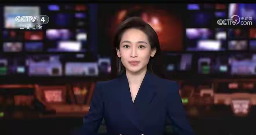 当我们还在怀念那些曾陪伴我们成长的主持人时，一股新鲜血液正悄然涌入央视的舞台——