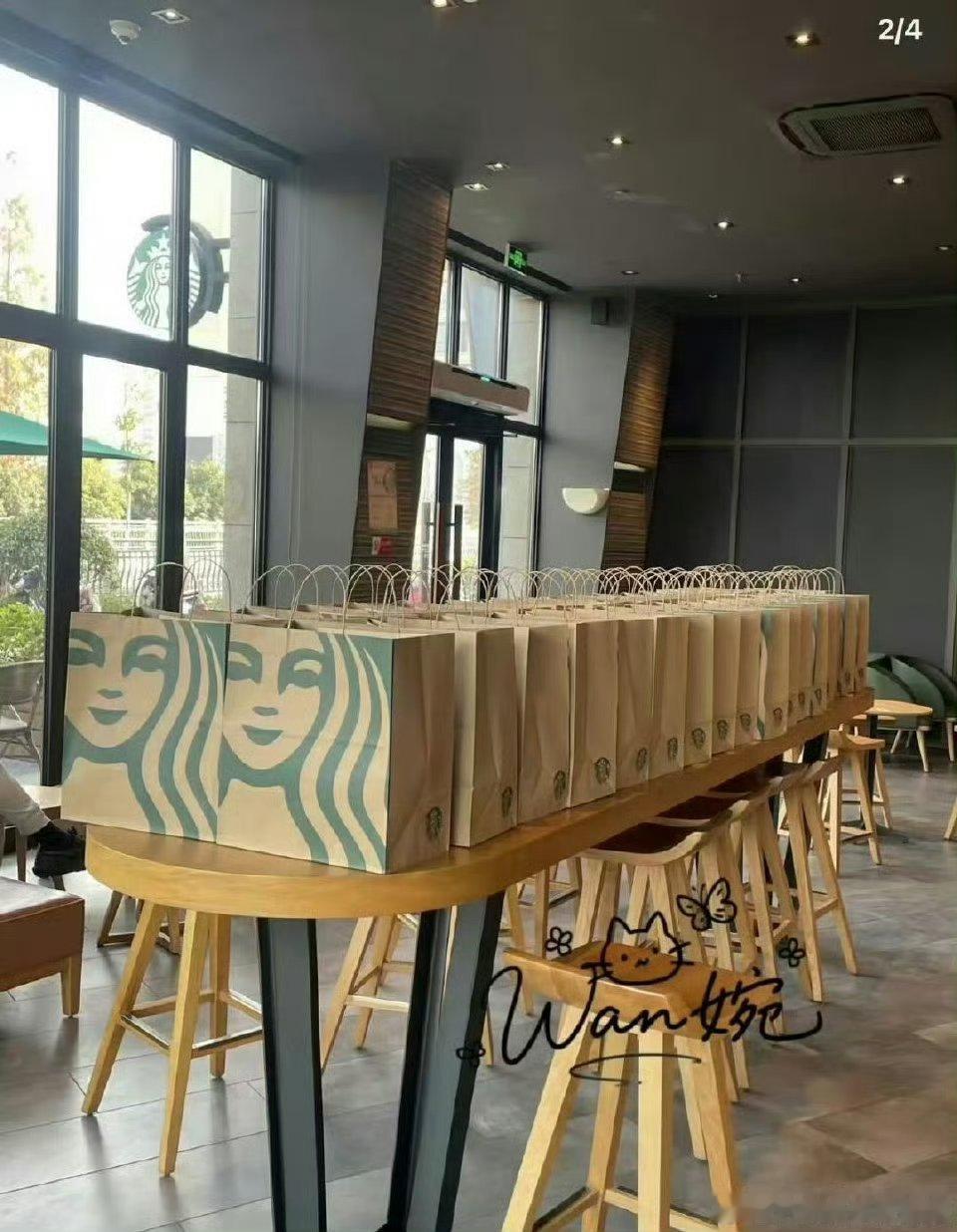 马嘉祺就这样大方～杀青请全剧组喝星巴克啦！祝小马杀青顺利生日快乐！ 