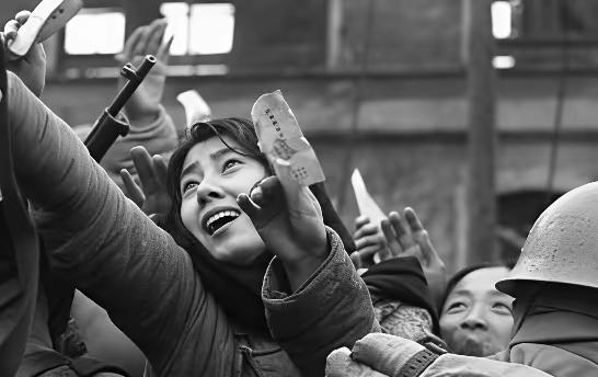 人神共愤！日军将女俘虏扒掉上衣练刺刀
 
看到5个中国战俘中，竟然有一个赤裸着上