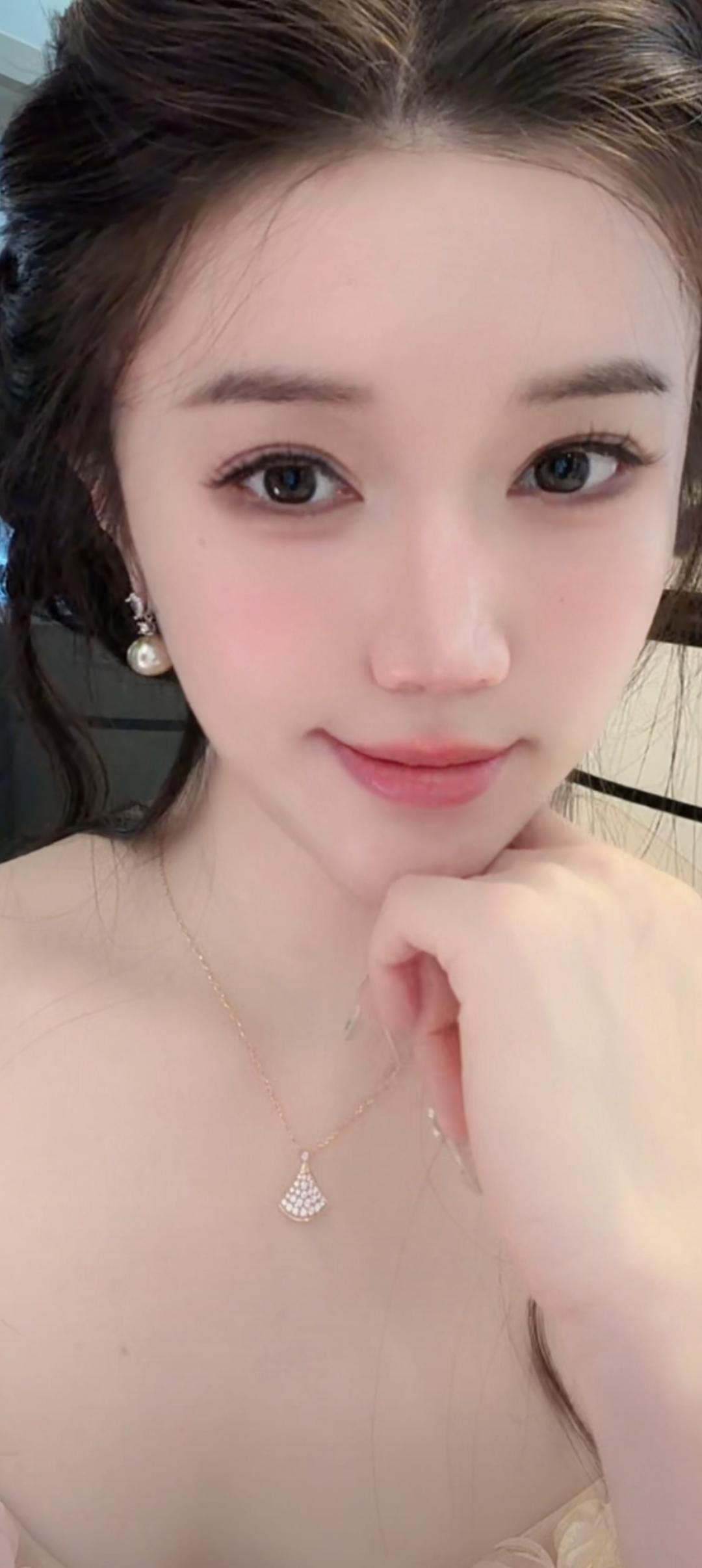 这姑娘看着好温柔啊！