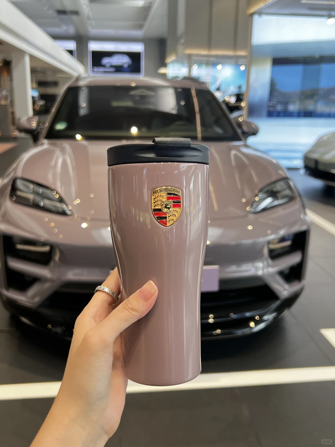 宝子 是普罗旺斯紫哎Macan EV