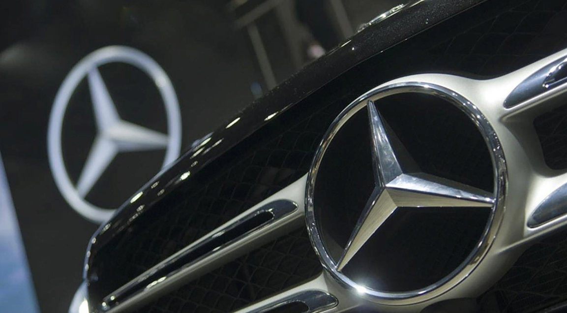 【奔驰赢回中国策略遭投资者质疑奔驰在中国市场份额持续下滑】据路透社报道，当地时间
