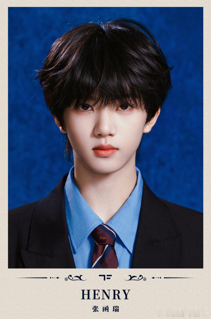 TF家族发了四代的新公式照！全员美式蓝底证件照，每一个崽都好有活力！TF家族四代