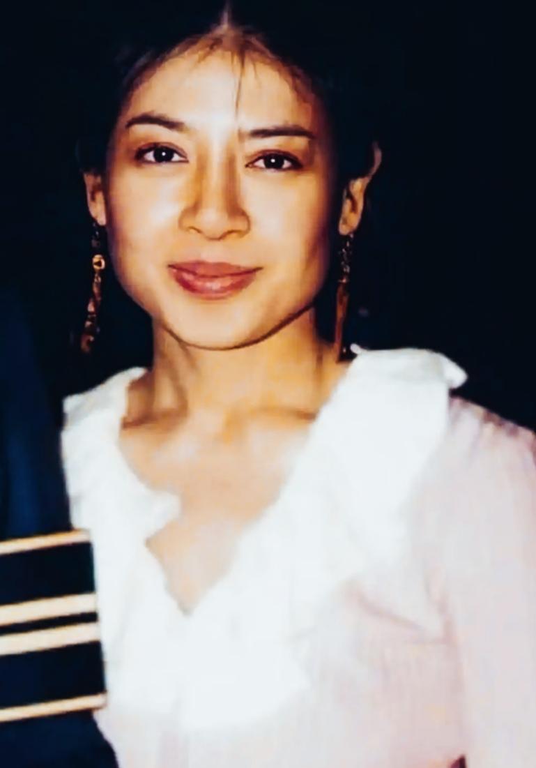 苏提达年轻的时候素颜状态和现在是不是差别很大啊？
苏提达年轻素颜状态下，颜值怎么