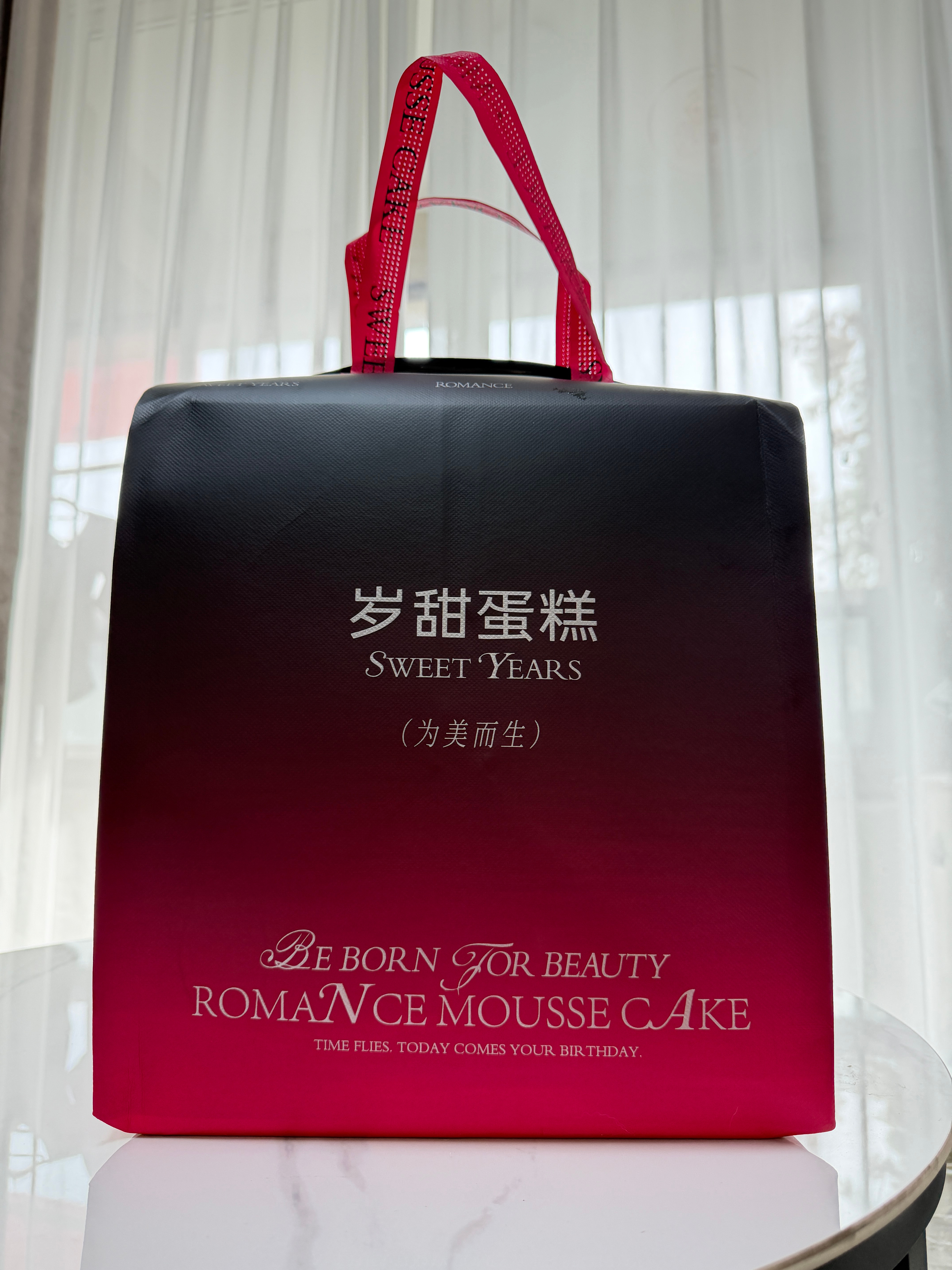 好惊喜！一大早就收到岚图汽车订的生日蛋糕🎂太贴心了，一起成长～[哇][哇] ​