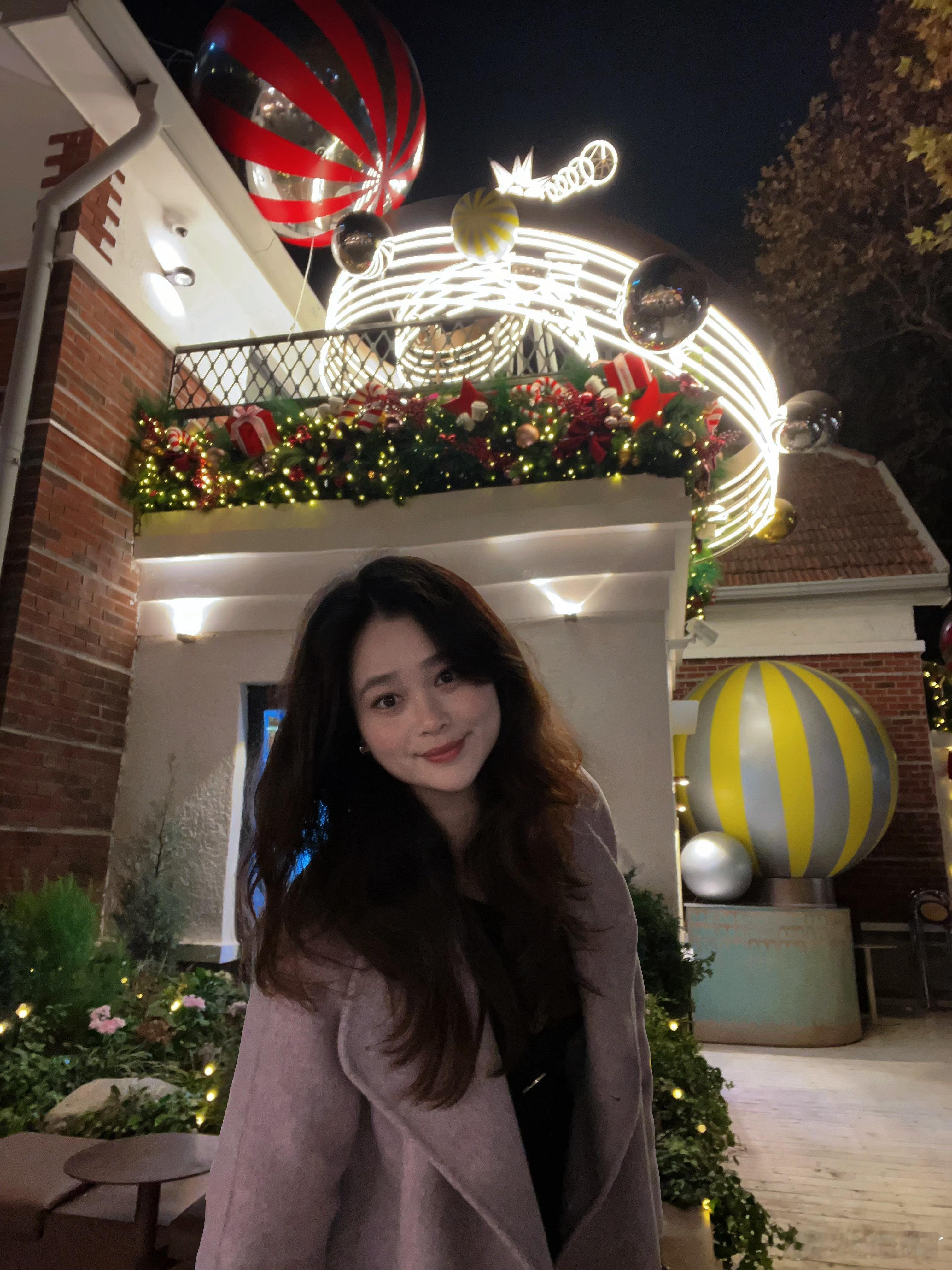 上海真是圣诞痛城，全是圣诞树了🎄圣诞节这把湖了的日常