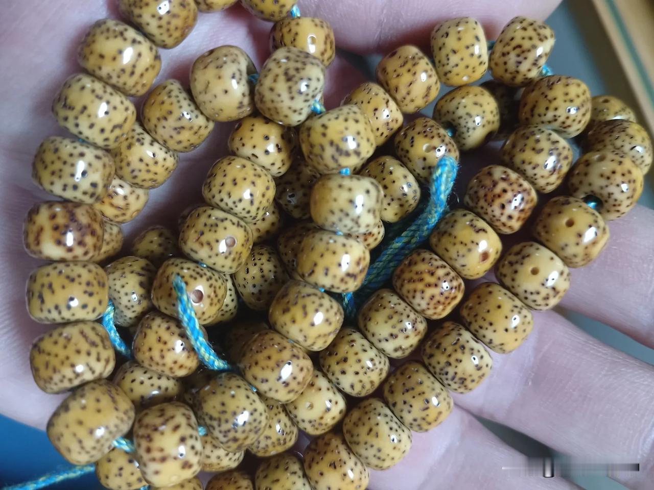 我这条星月菩提还有的救吗？
当时都说不让我买，不让我买，这个没法玩，买了就后悔，