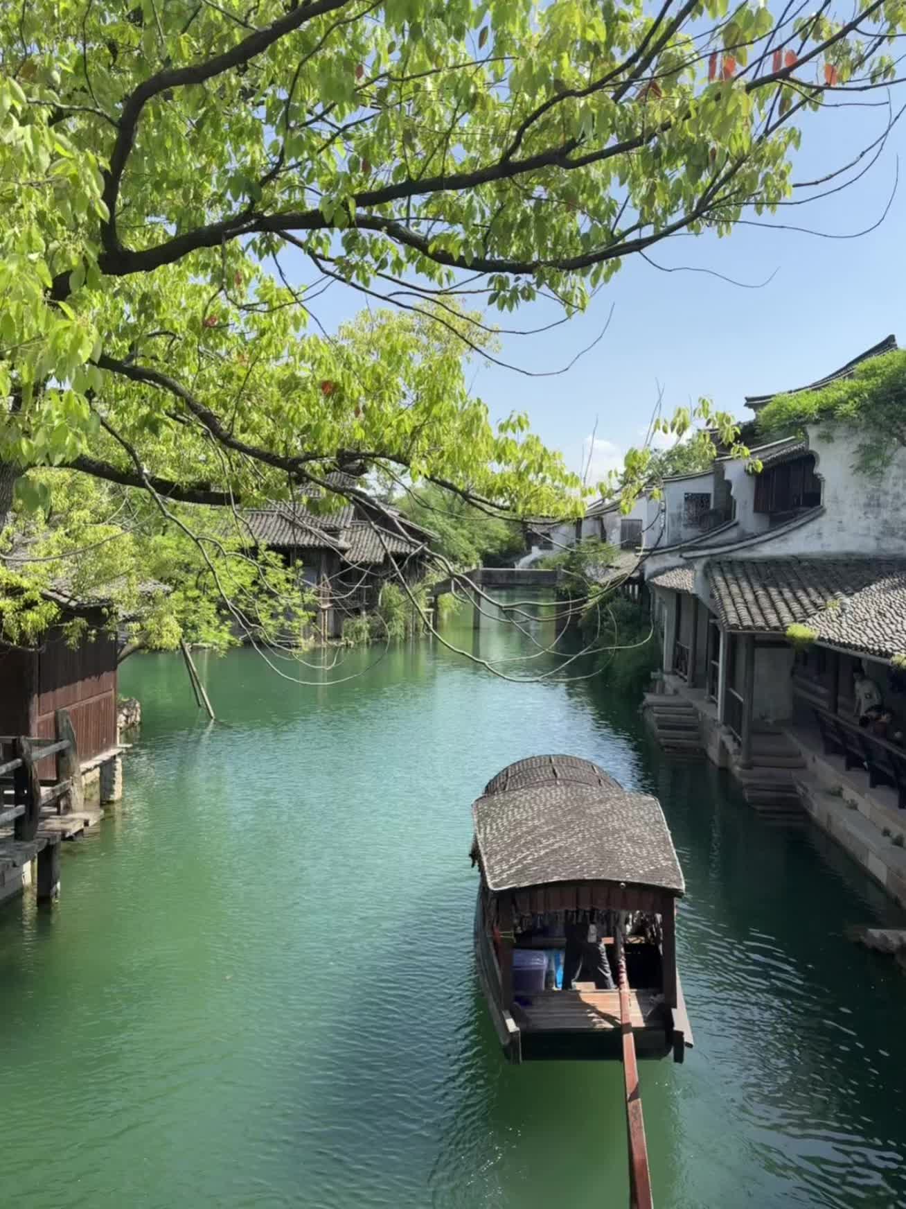 江南 江南好，风景旧曾谙！ 谁不忆江南！？