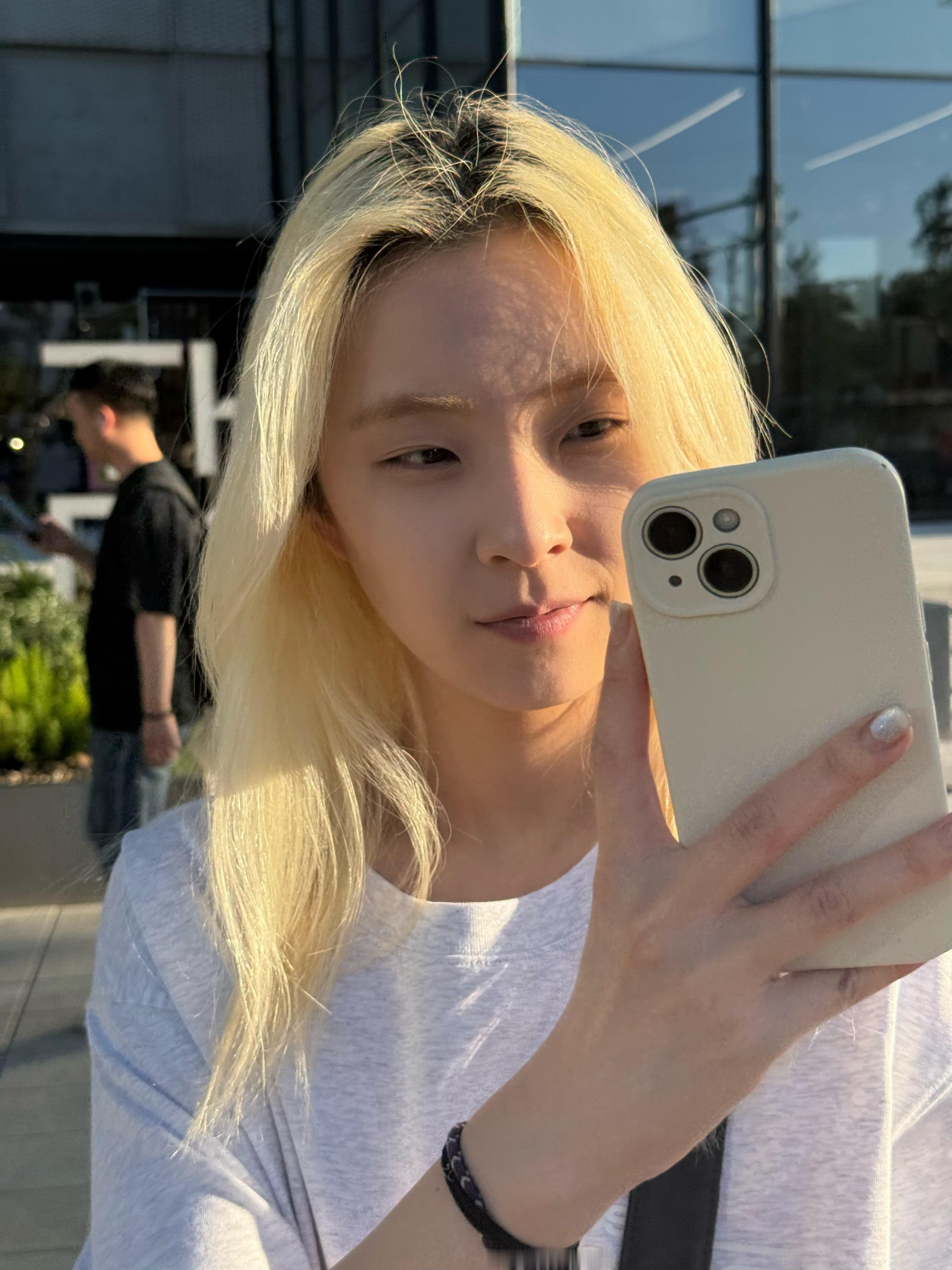 最近做完电影配乐后就陷入了漫长的搬家。世上为什么会有搬家这种事啊啊啊。要是有种胶