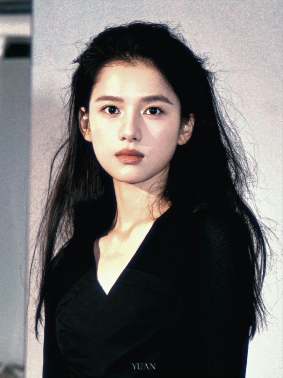 周也和张婧仪真的不能演个双女主吗？姊妹花什么的。张婧仪当姐姐的周也当妹妹。光是想