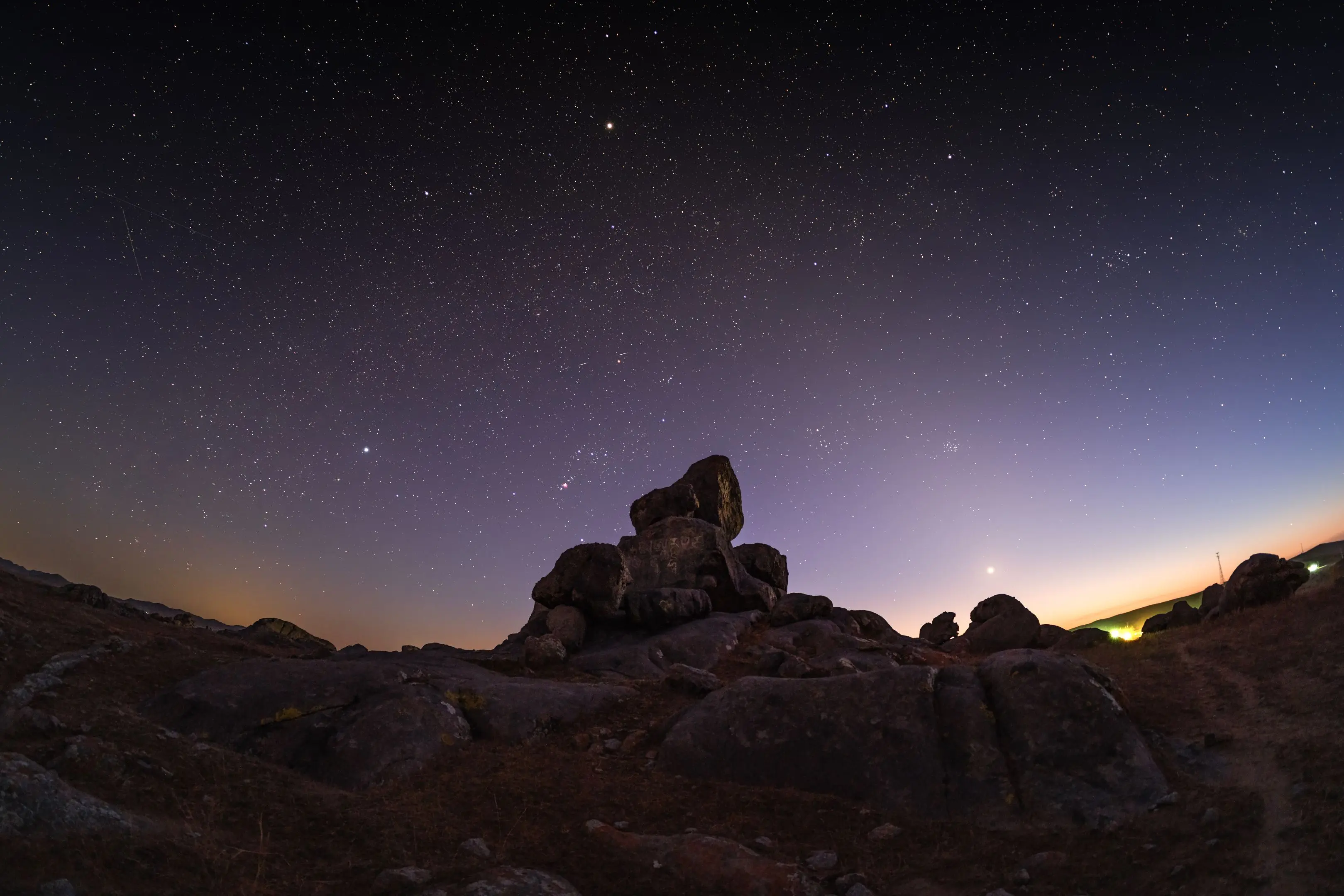 星空下的文明遗迹。📷A7R3 + 铭匠 11mm f2.8
