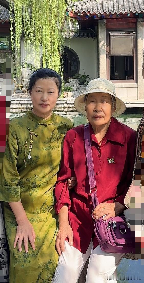 大连今天阴雨连绵，坐在家里，我想我妈妈了。
我今年61岁了，我经常心中牵挂着远在