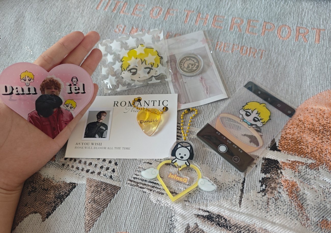 谢谢卿卿老师的物料芭蕾风打包超级美萌，温柔又白净爱心耳机小狗挂件老可爱了！！还有