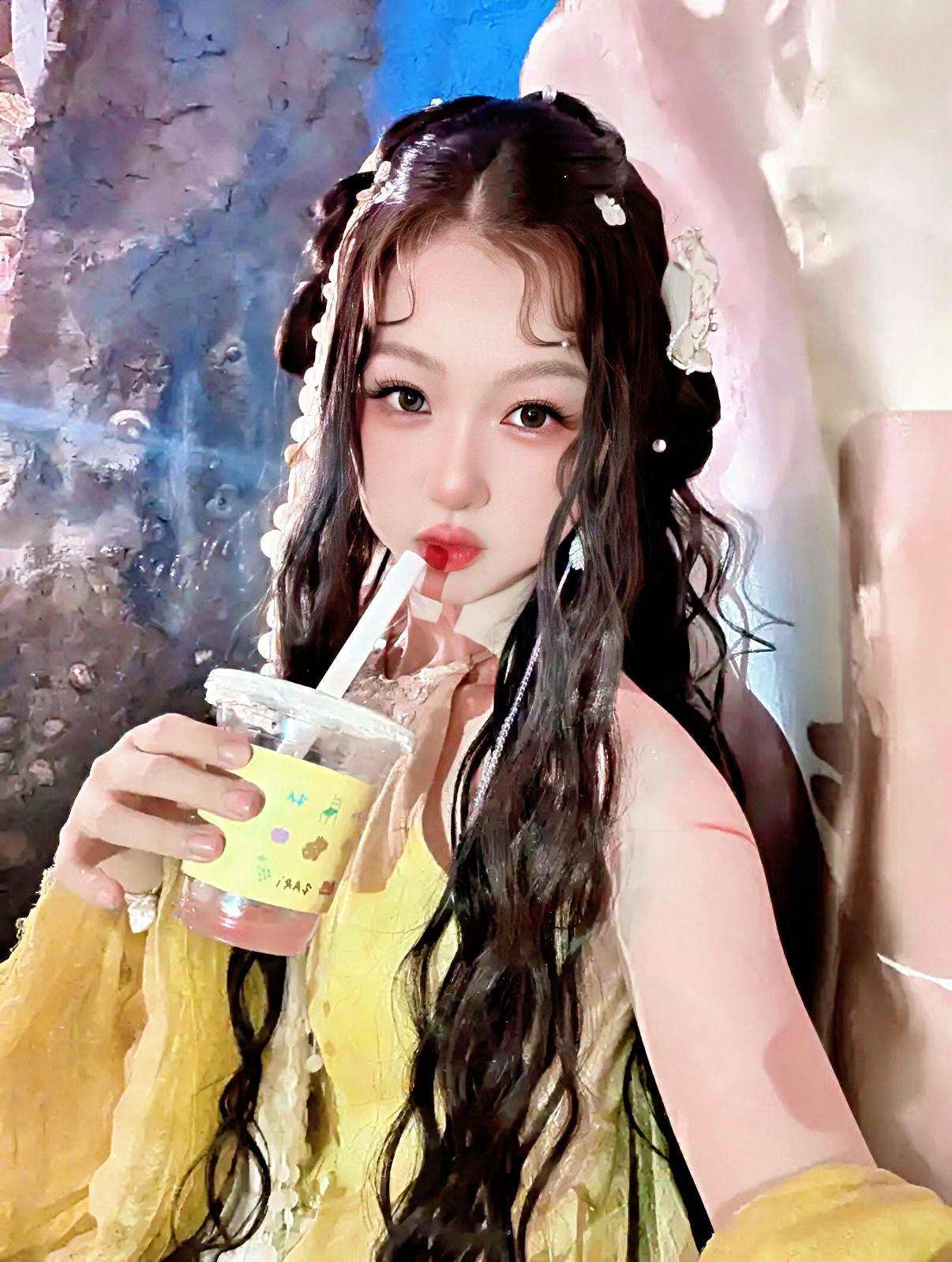 虞书欣[超话]  美得像油画的海皇盼🐚虞书欣何盼 ​​​