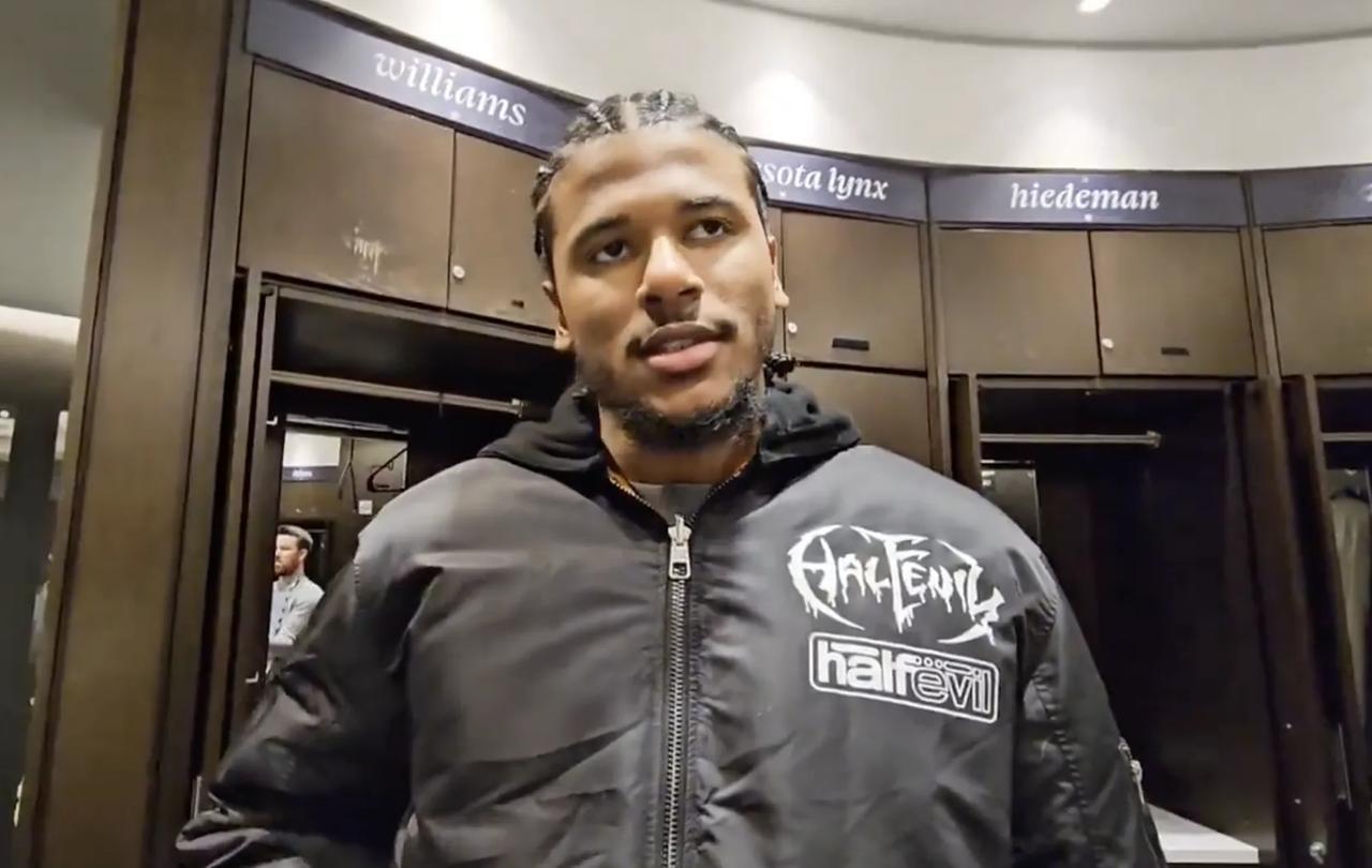 杰伦格林还是火箭的那个风雪哥吗？17中3啊，这哪是榜眼好意思打出来的数据，本来打