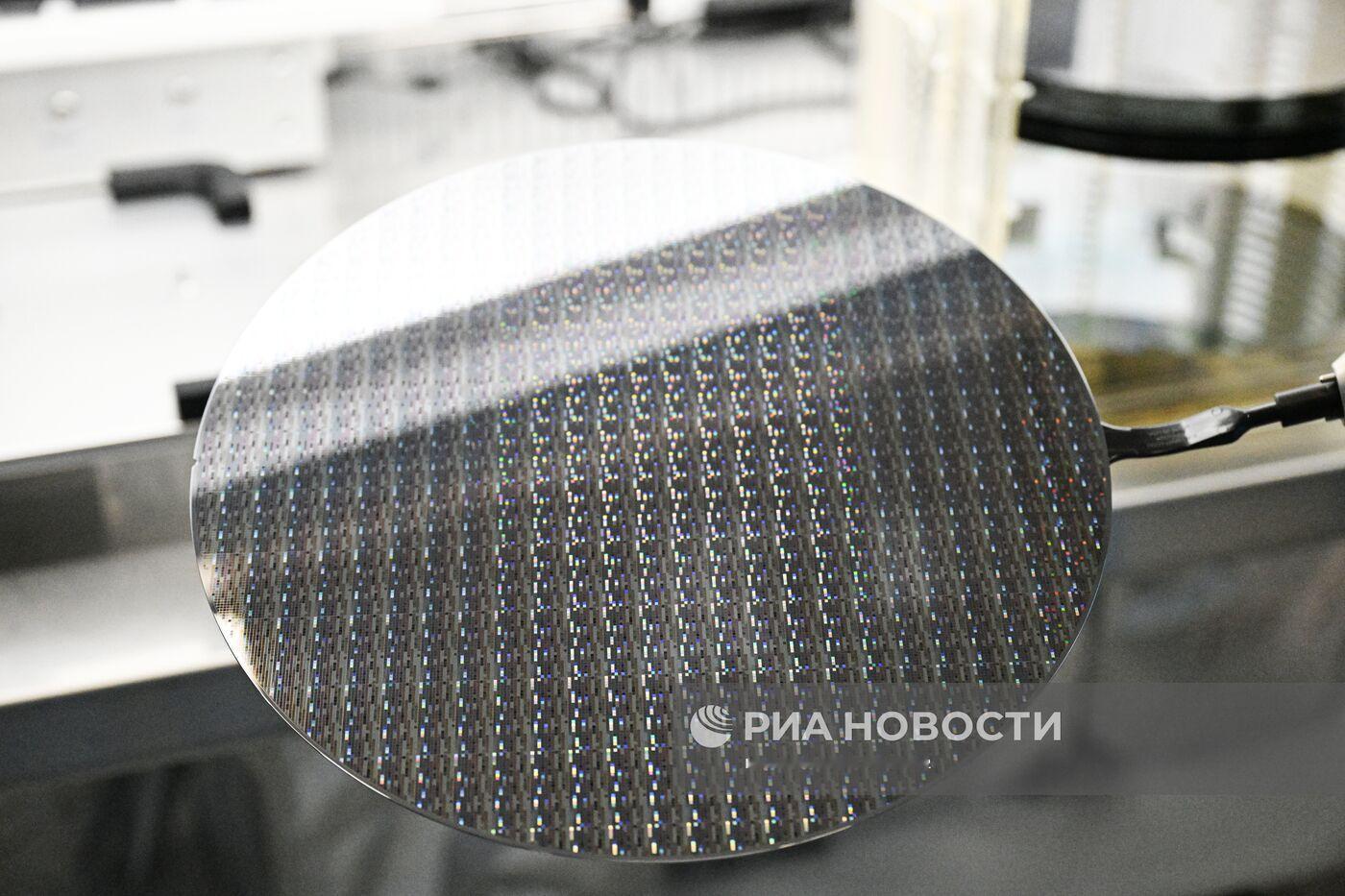 俄罗斯首套65纳米制程等离子化学沉积与刻蚀设备完成研发2025年12月10日，俄