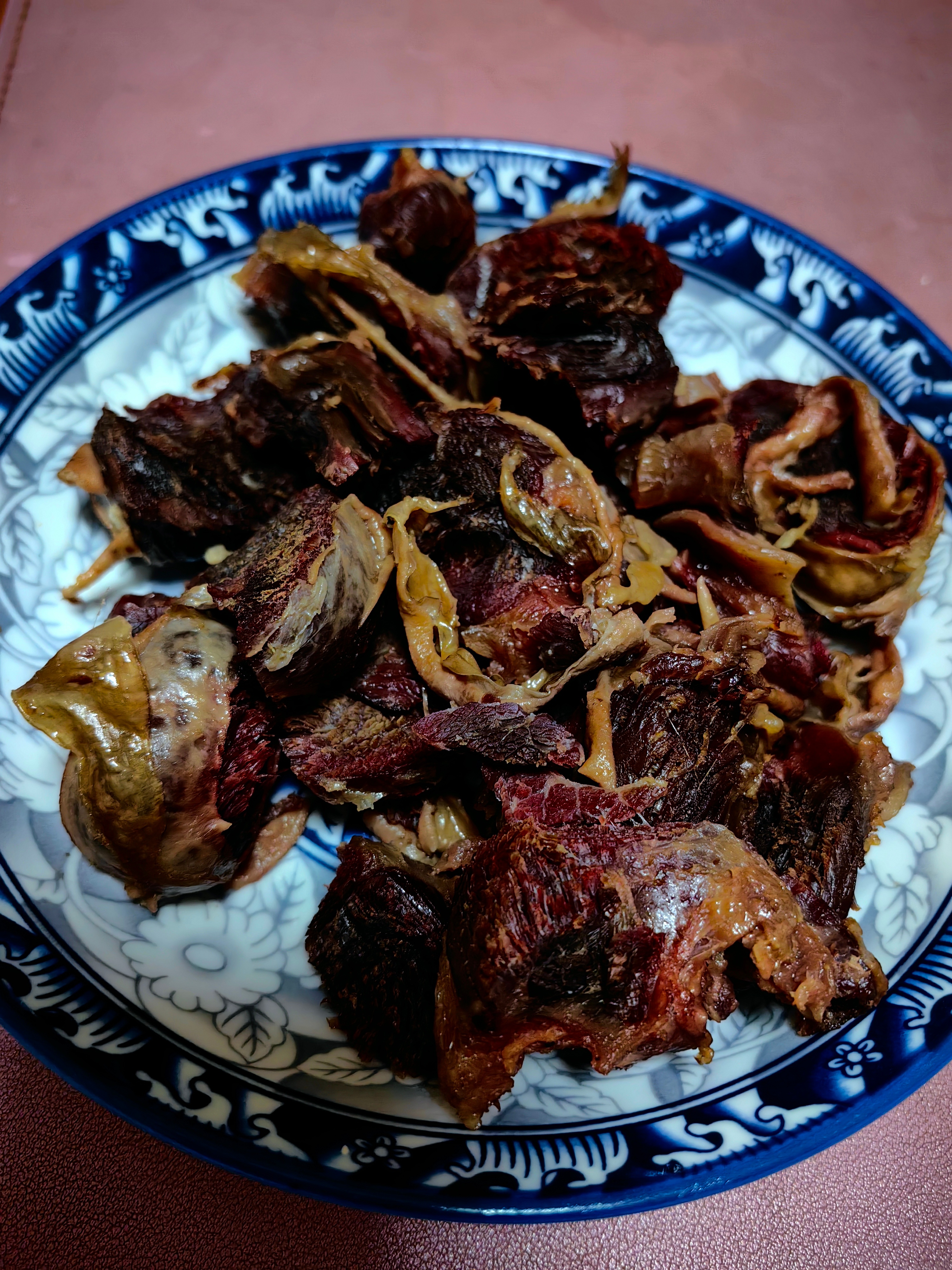 【马肠子真好吃】新疆寄过来的哈萨克人做的马肠子。问了哈萨克朋友，说是生的，要泡俩