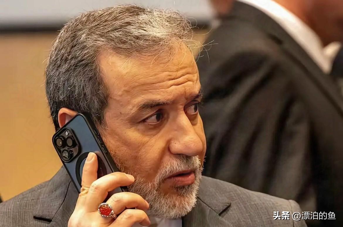 看到伊朗外长阿拉格齐拿着美版苹果手机的照片，我心里咯噔一下。

这都什么时候了，