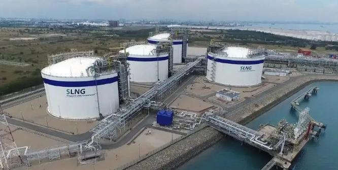 很多人疑惑，迪拜地处中东核心，被战火波及理所当然，而远在东南亚、与美伊无直接恩怨