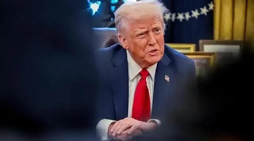 一句“要不然他们就会弹劾我”，把在场的共和党众议员都听愣了。熟悉特朗普的人都知道