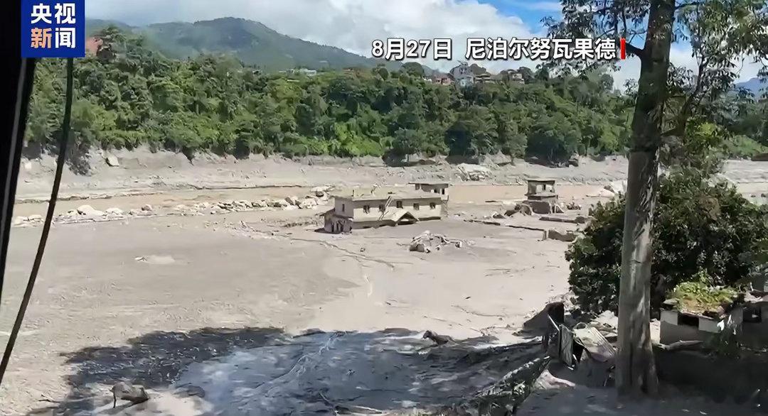 尼泊尔山洪已致289死据尼泊尔武警方面27日通报，尼泊尔北部地区山洪造成的死亡人