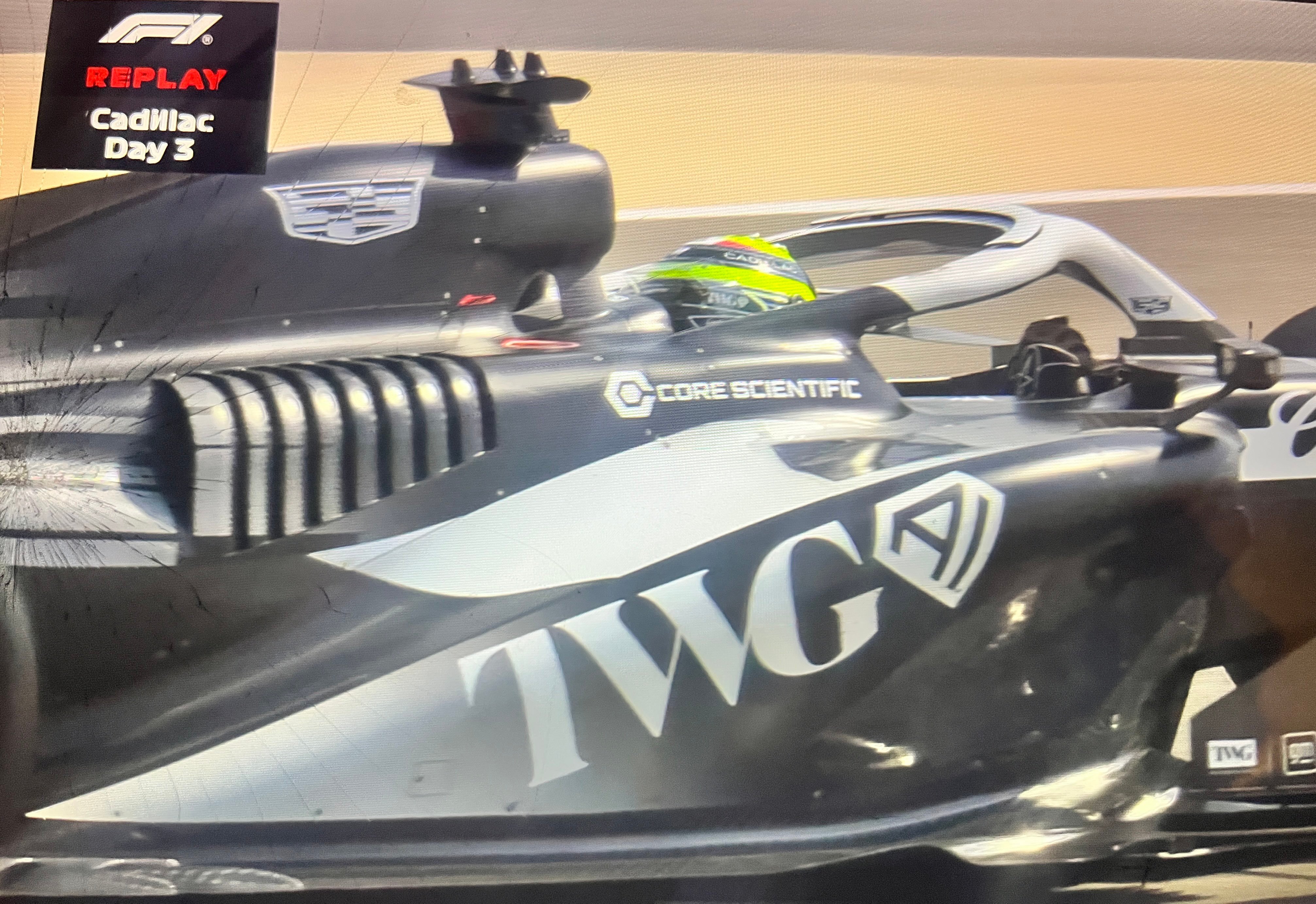 看来新赛季凯迪拉克是有些想法的他们测试了不同的散热口昨天是博塔斯，今天则是佩雷兹