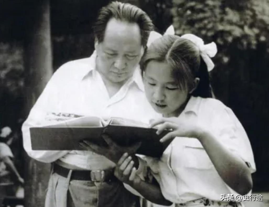 1972年李讷生娃后写信请求爸爸接济8000元，毛主席看罢来信后，心痛不已，指示