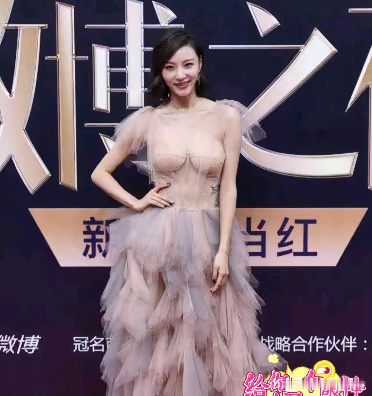 终于懂了！王思聪当初一眼相中陈雅婷，真的太有眼光。曾经“被王思聪前女友”的标签贴