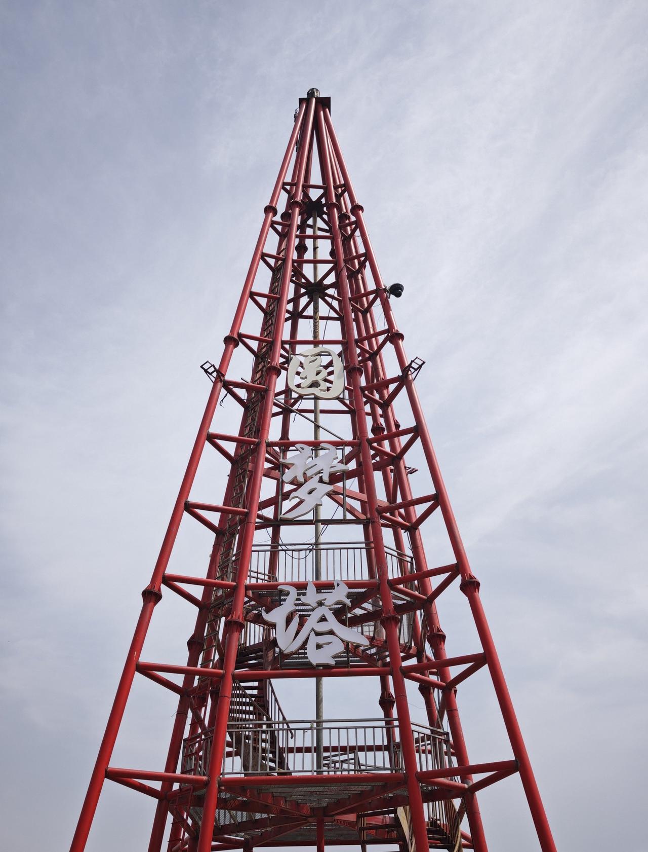 登高望远，梦想成真
📍淄博 
0元玩转这座城
淄博红叶柿岩，爬上圆梦塔这一段路