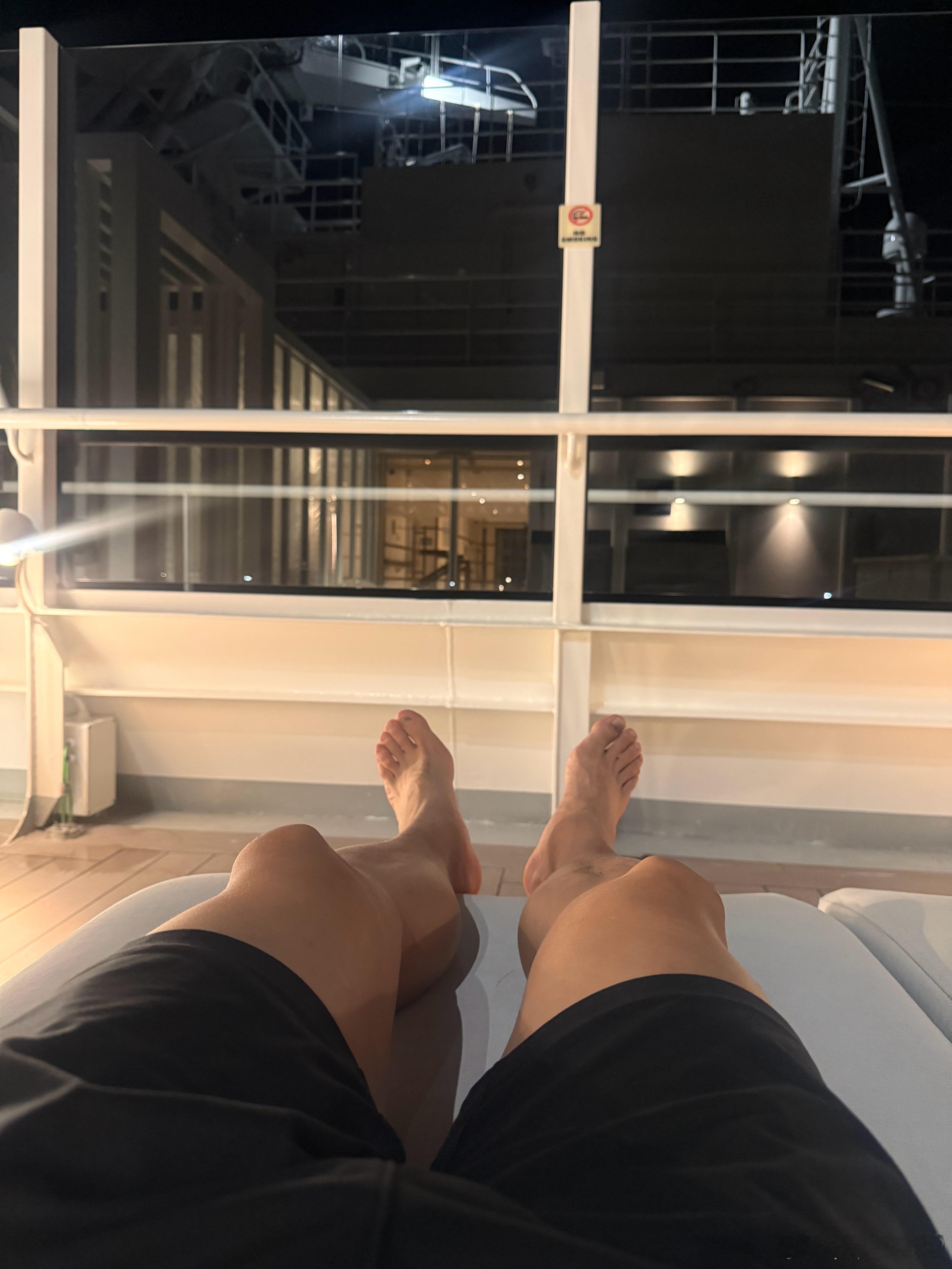 坐邮轮有个最大的好处就是你根本不需要规划行程，每天睡醒之后就是吃，吃饱了就躺平，
