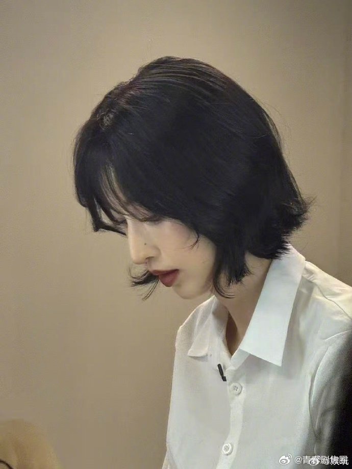 张俪迪丽热巴眼神算不上清白你好星期六这对视氛围感绝了，张俪和迪丽热巴眼神交流太好