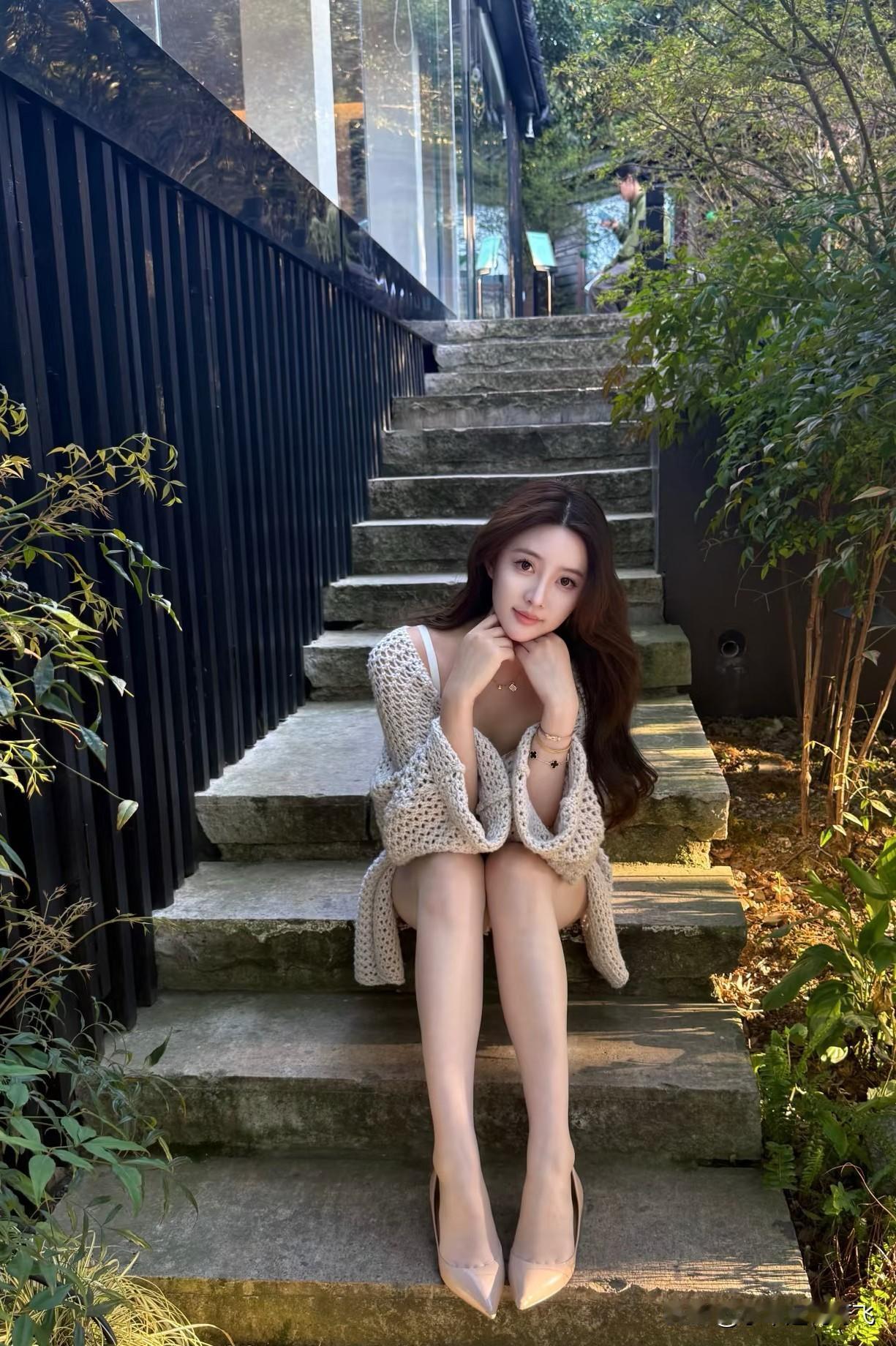 空姐不飞的时候[心][彩虹]
5月，经历了小长假的忙碌，公司的复训。终于迎来难得