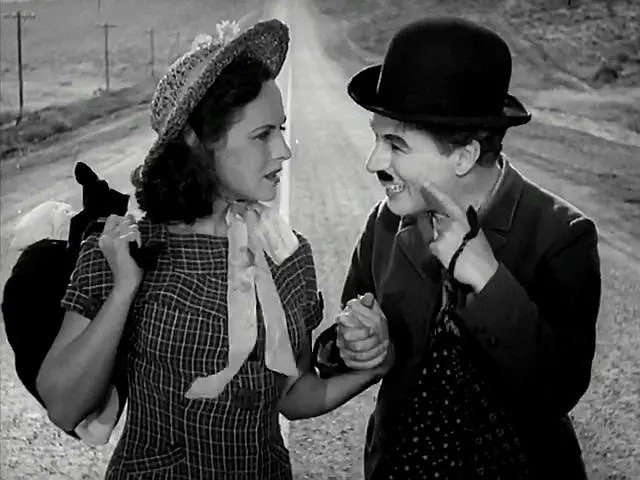 生命如此短暂，我们没有时间去争吵、道歉、伤心、斤斤计较。我们只有时间去爱，一切稍