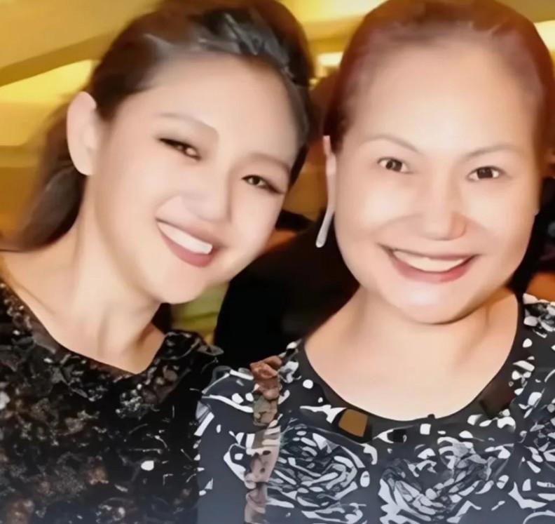 其实大家都很心疼S妈，但是她总时不时的内涵人家张兰和汪小菲，难道她们心里好受吗？