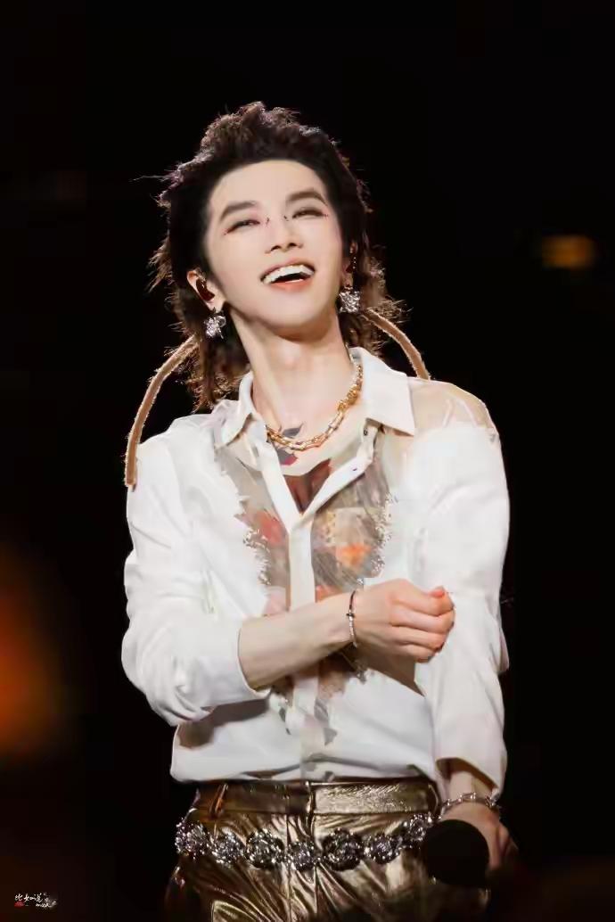 大家猜猜图中的是男是女？
猜中奖抚仙湖2.0门票两张。